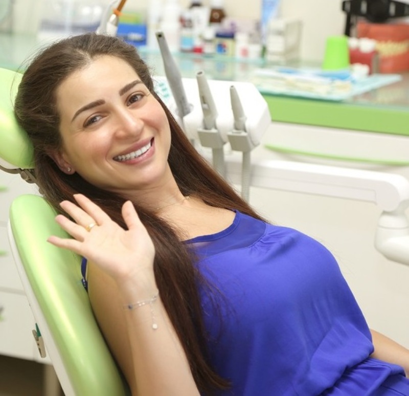 مي عز الدين تسخر من نفسها بسبب سخونة الطقس بهذه الصورة الكوميدية